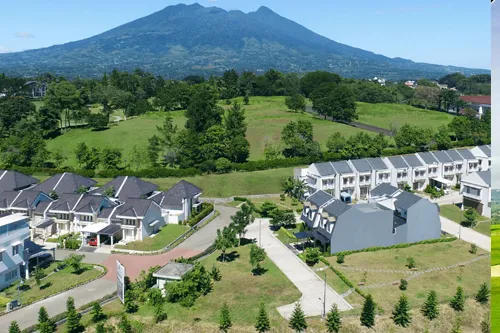 Jalan di dalam cluster kavling Rancamaya